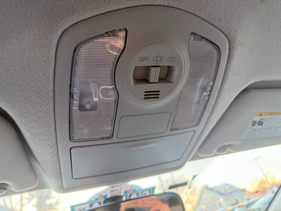 2016 Toyota Prius v 5dr Wgn Two (Natl) photo