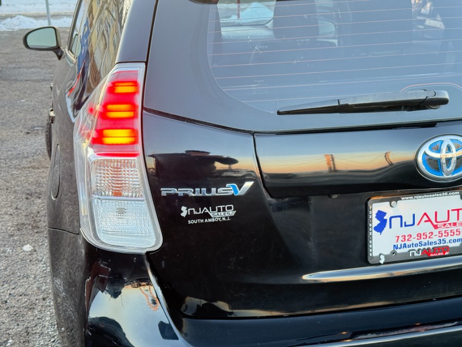 2016 Toyota Prius v 5dr Wgn Two (Natl) photo