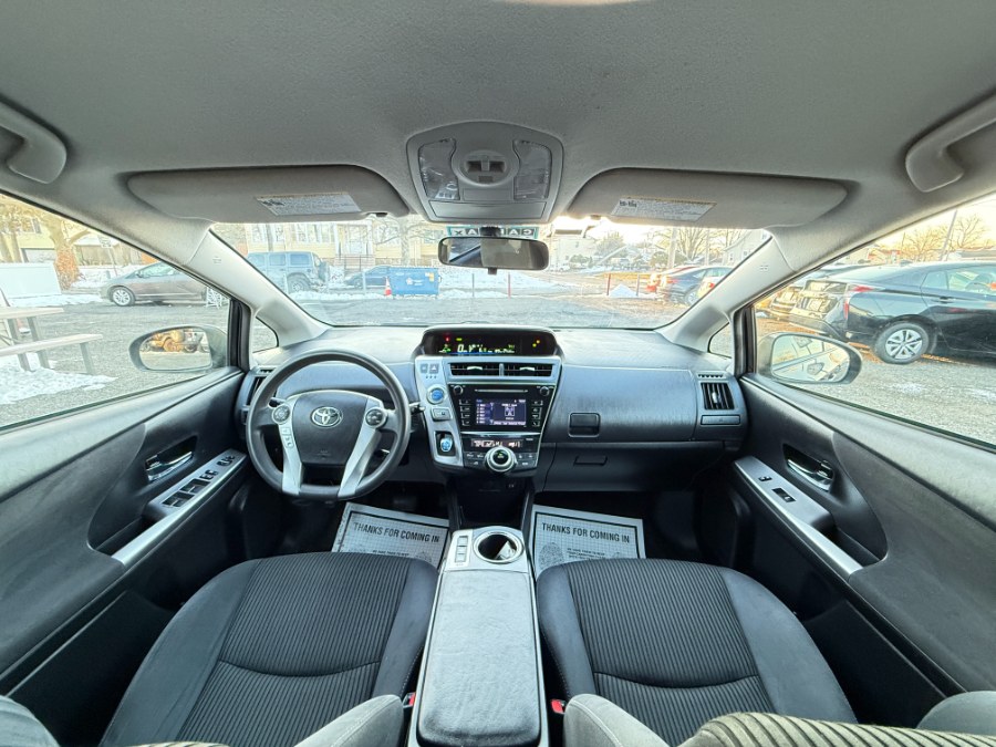 2016 Toyota Prius v 5dr Wgn Two (Natl) photo