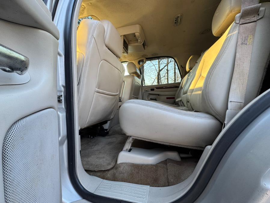 2004 Cadillac Escalade photo