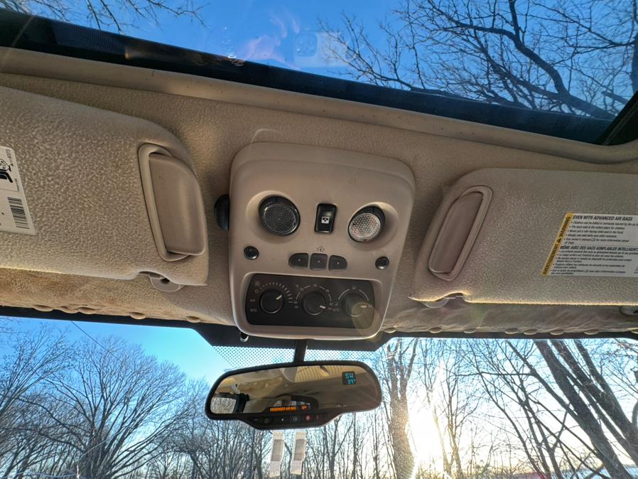2004 Cadillac Escalade photo