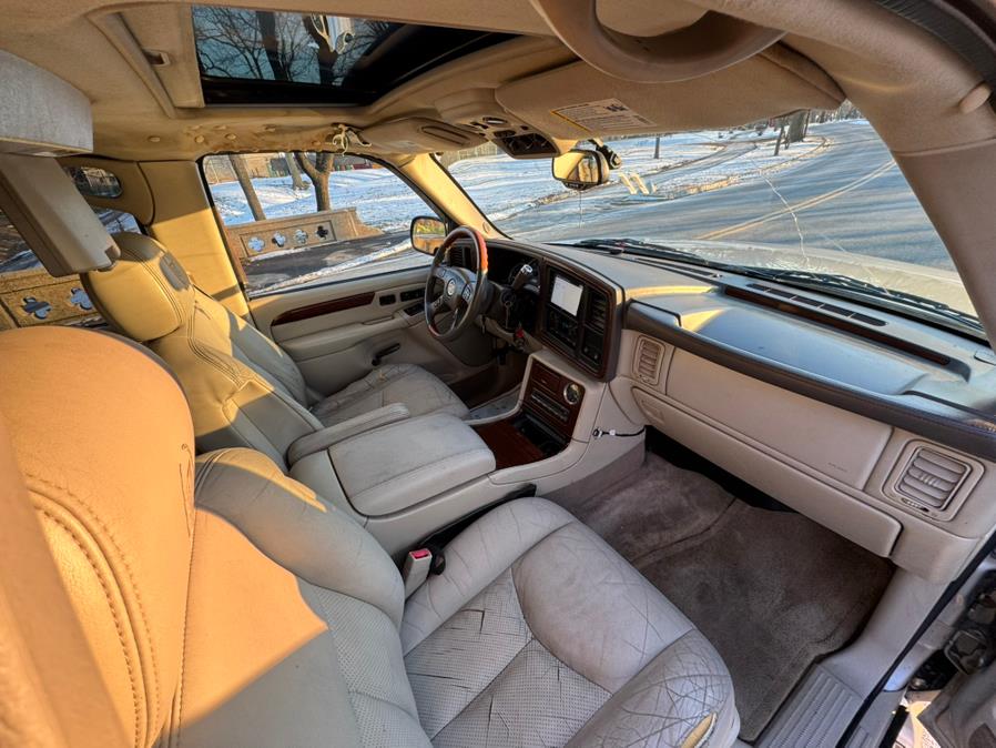2004 Cadillac Escalade photo