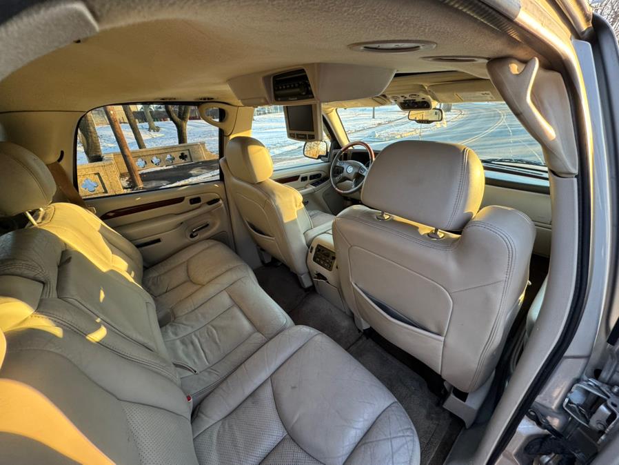 2004 Cadillac Escalade photo