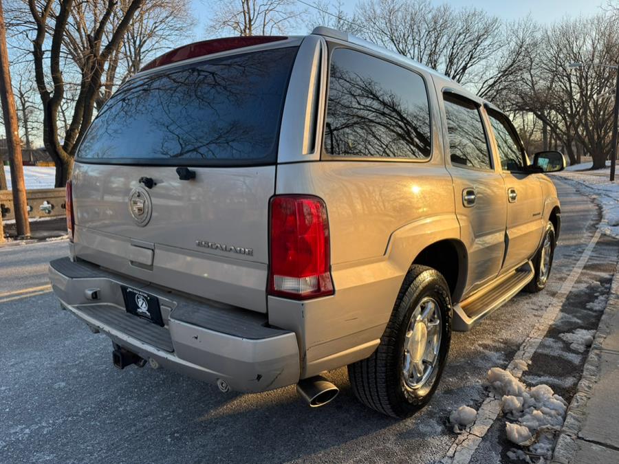2004 Cadillac Escalade photo