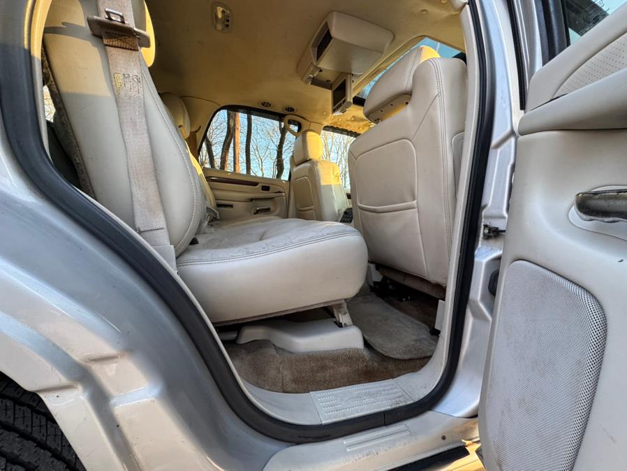 2004 Cadillac Escalade photo