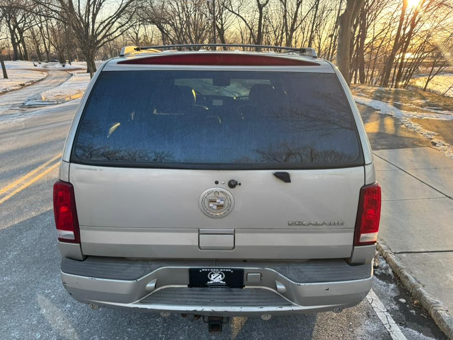 2004 Cadillac Escalade photo