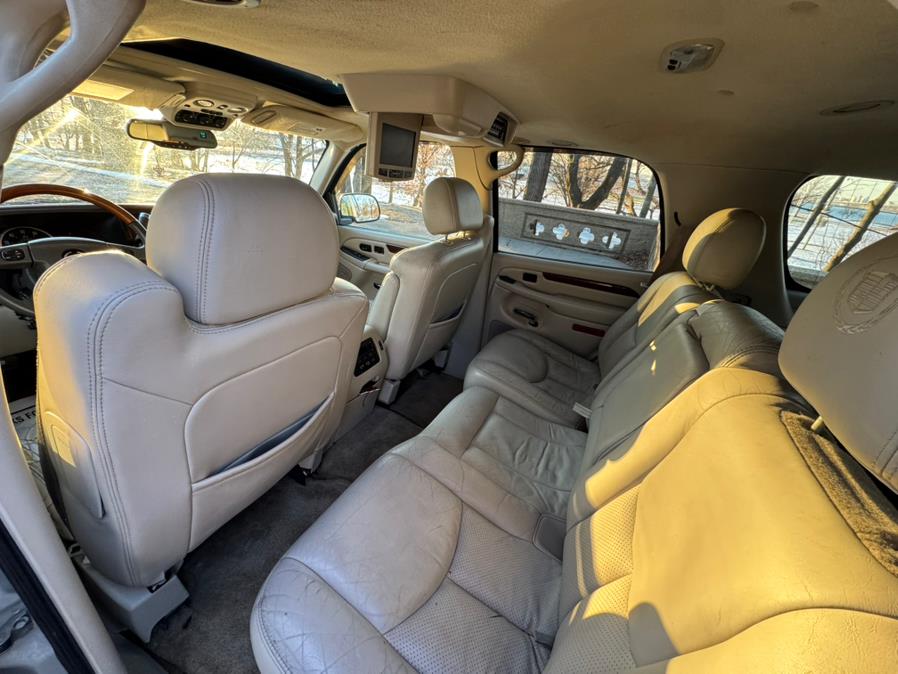 2004 Cadillac Escalade photo