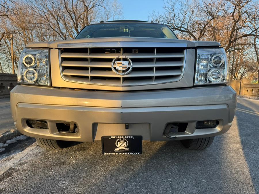 2004 Cadillac Escalade photo