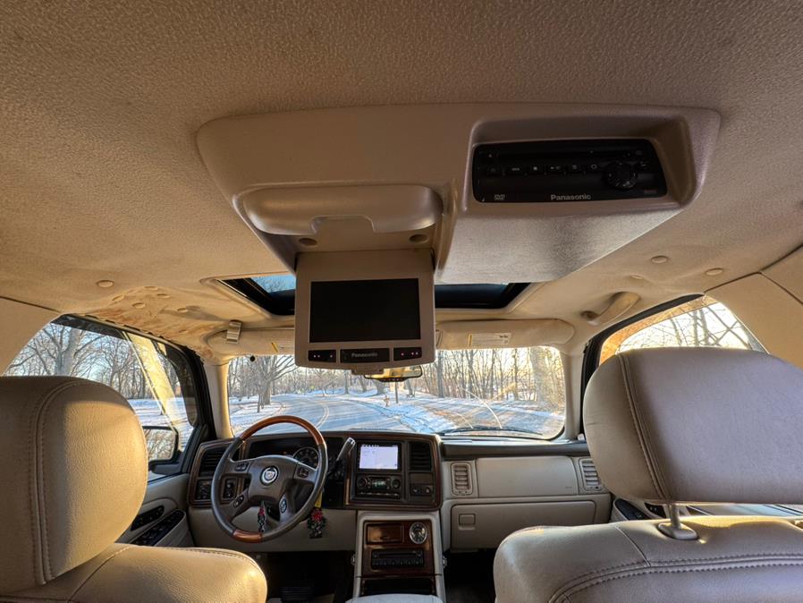 2004 Cadillac Escalade photo