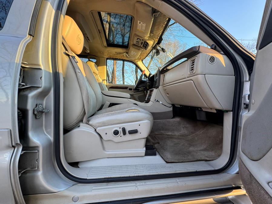 2004 Cadillac Escalade photo
