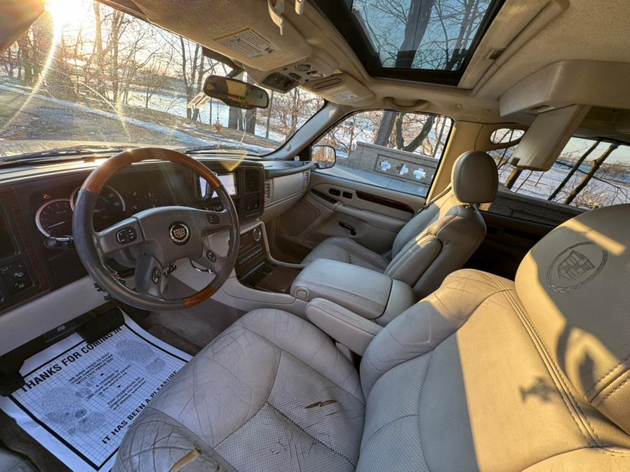 2004 Cadillac Escalade photo