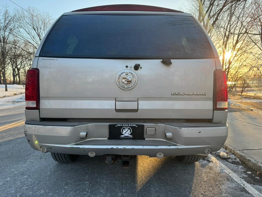 2004 Cadillac Escalade photo