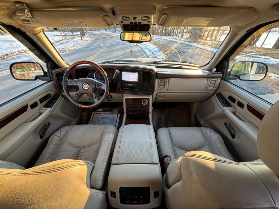 2004 Cadillac Escalade photo