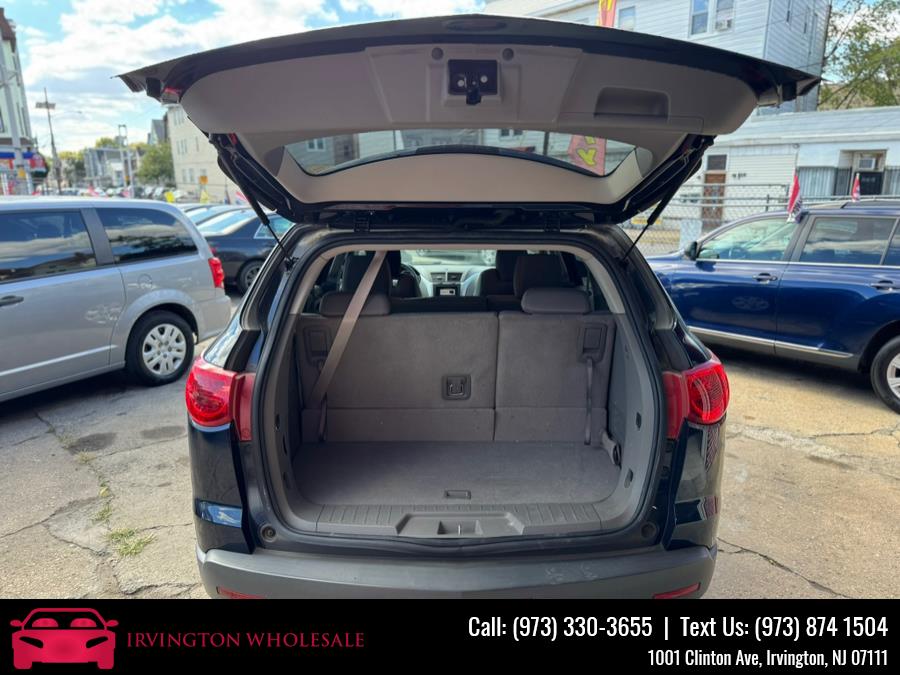 2011 Chevrolet Traverse LS photo