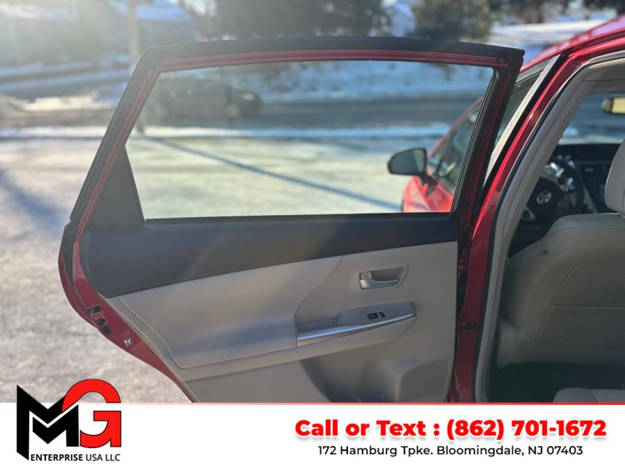 2012 Toyota Prius v Two photo