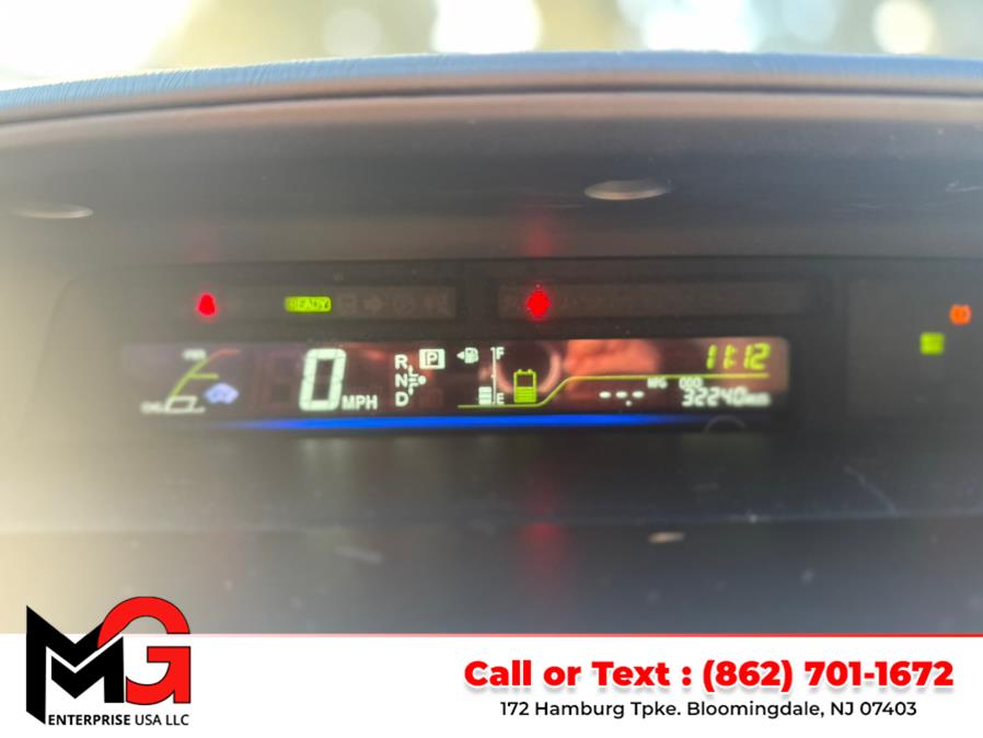 2012 Toyota Prius v Two photo