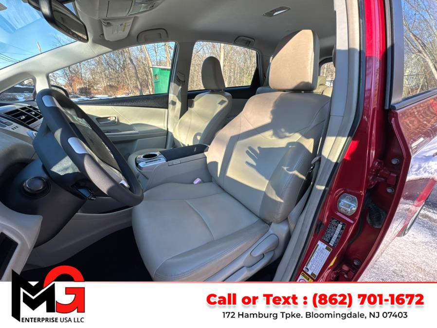 2012 Toyota Prius v Two photo