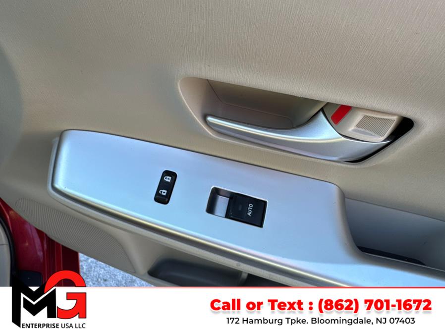 2012 Toyota Prius v Two photo