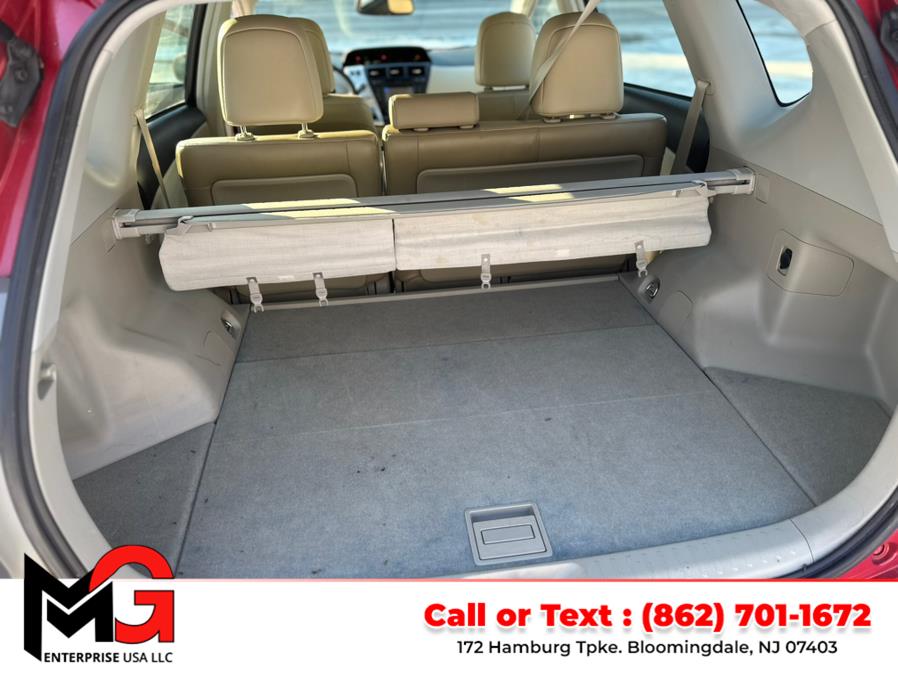 2012 Toyota Prius v Two photo