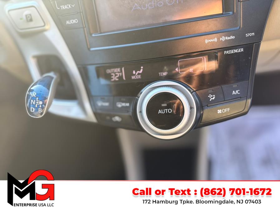2012 Toyota Prius v Two photo