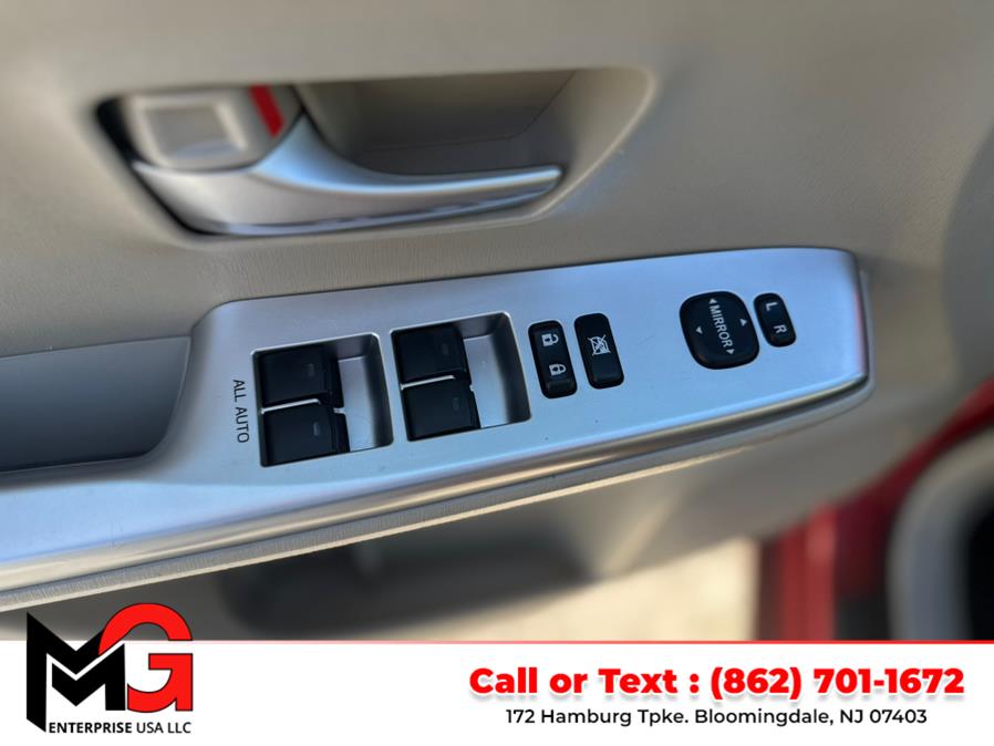 2012 Toyota Prius v Two photo