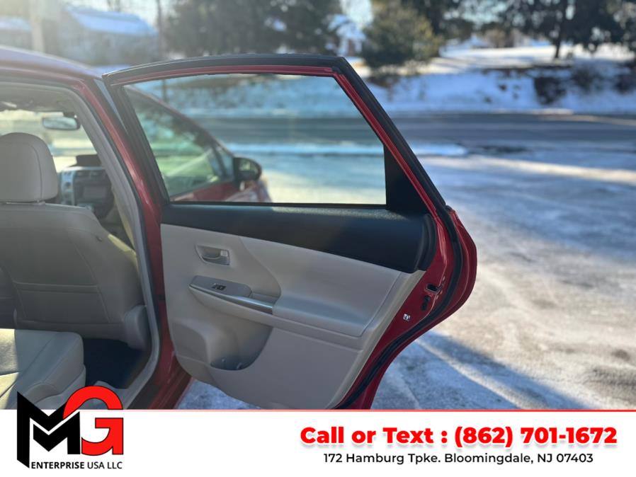 2012 Toyota Prius v Two photo