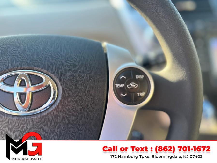 2012 Toyota Prius v Two photo