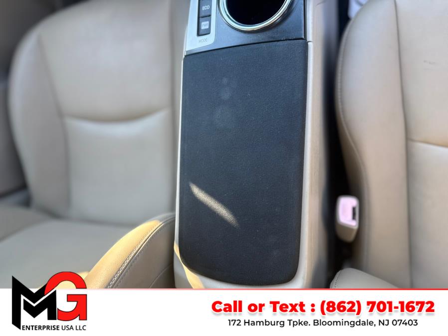 2012 Toyota Prius v Two photo