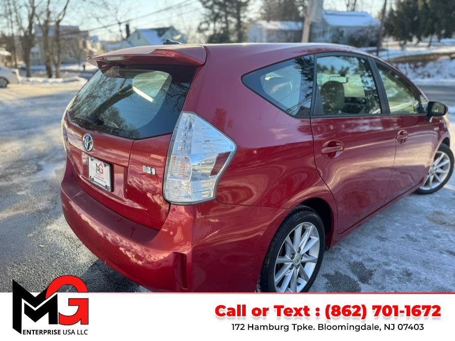 2012 Toyota Prius v Two photo