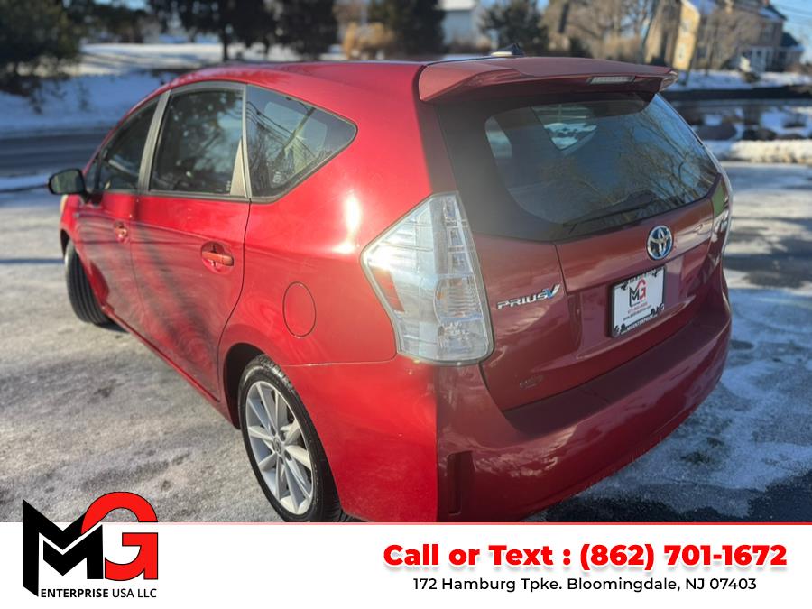 2012 Toyota Prius v Two photo
