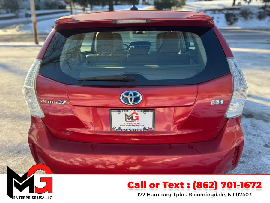 2012 Toyota Prius v Two photo