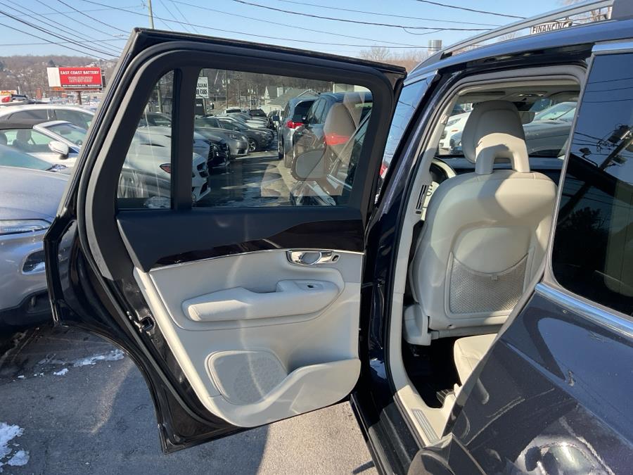 2016 Volvo XC90 AWD 4dr T6 Momentum photo