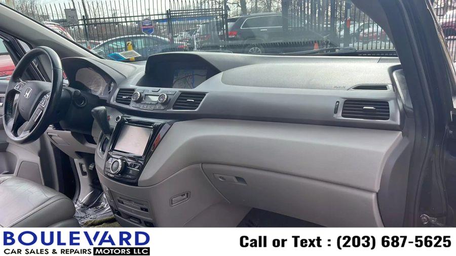 2015 Honda Odyssey Touring Minivan 4D photo