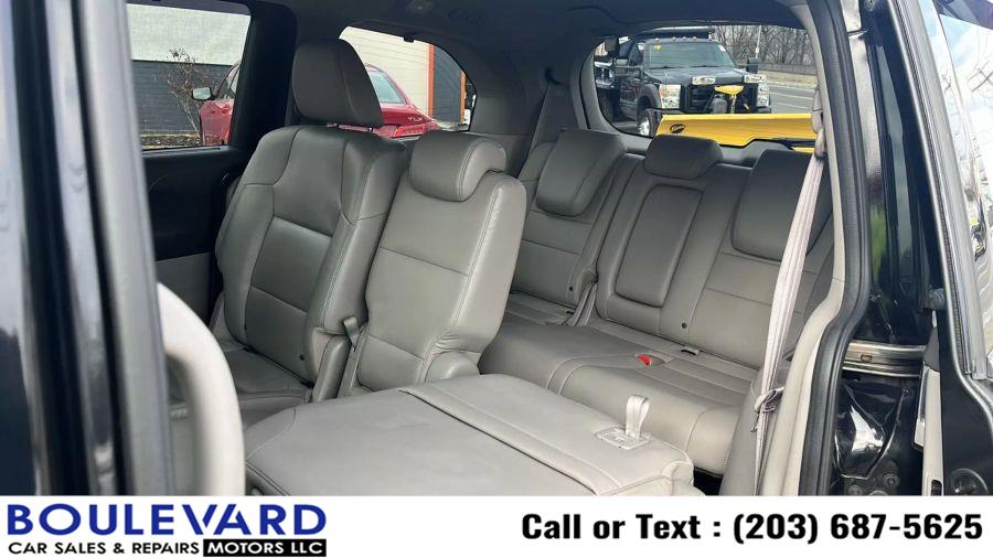2015 Honda Odyssey Touring Minivan 4D photo