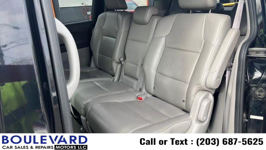 2015 Honda Odyssey Touring Minivan 4D photo