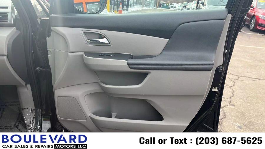 2015 Honda Odyssey Touring Minivan 4D photo
