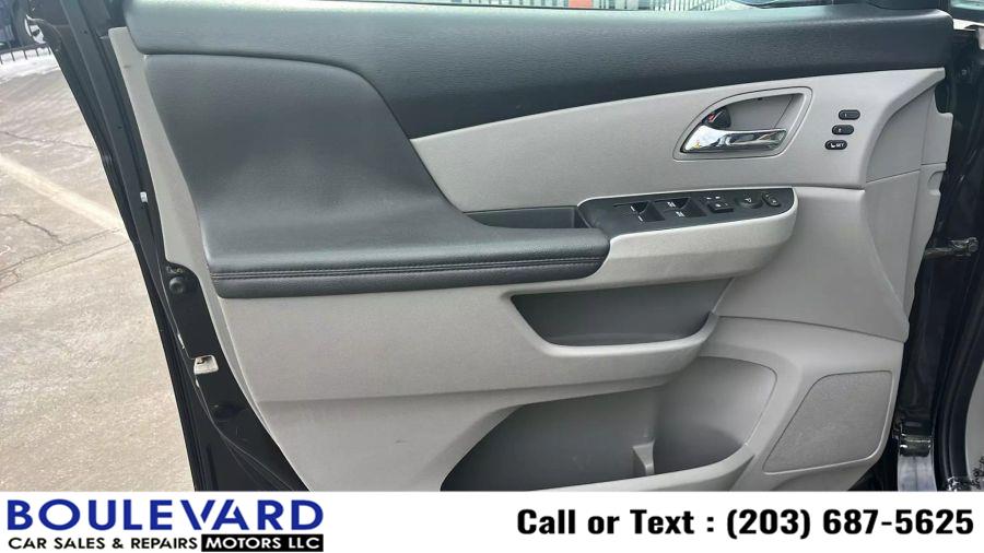 2015 Honda Odyssey Touring Minivan 4D photo