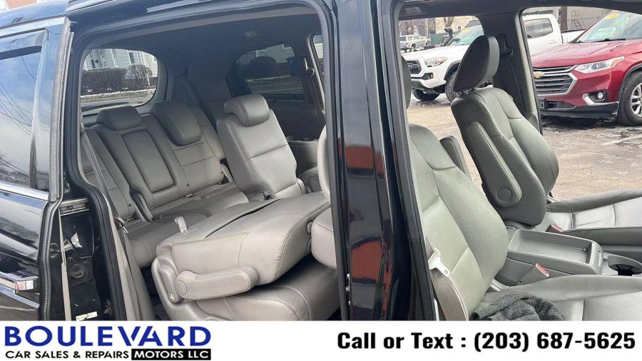 2015 Honda Odyssey Touring Minivan 4D photo