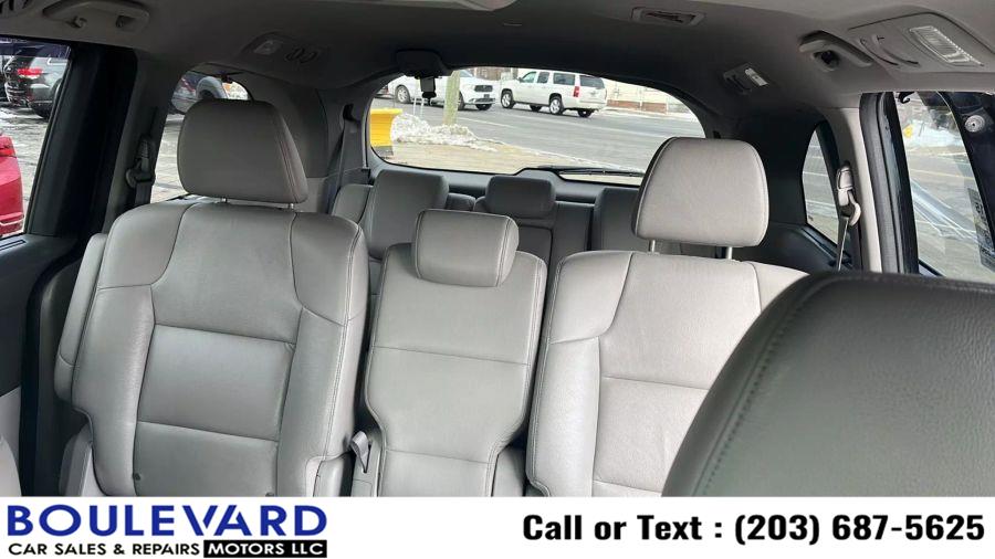 2015 Honda Odyssey Touring Minivan 4D photo