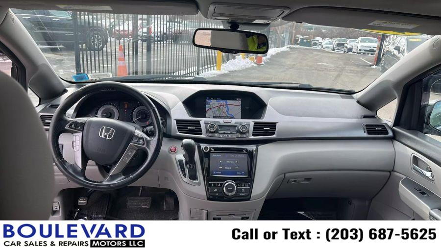 2015 Honda Odyssey Touring Minivan 4D photo