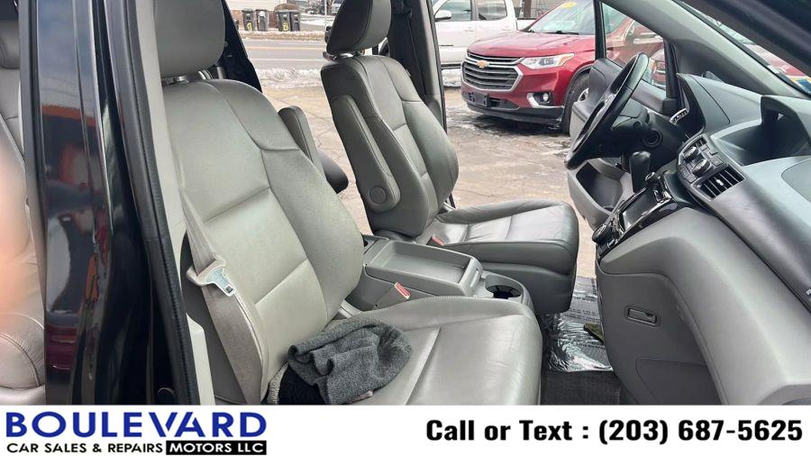 2015 Honda Odyssey Touring Minivan 4D photo