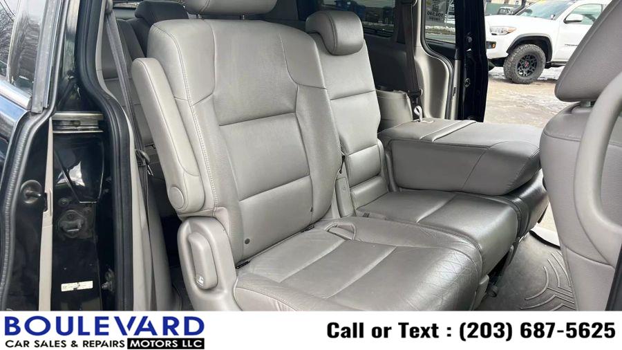 2015 Honda Odyssey Touring Minivan 4D photo