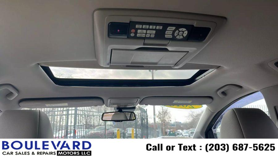 2015 Honda Odyssey Touring Minivan 4D photo