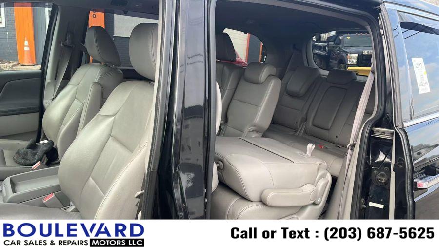 2015 Honda Odyssey Touring Minivan 4D photo