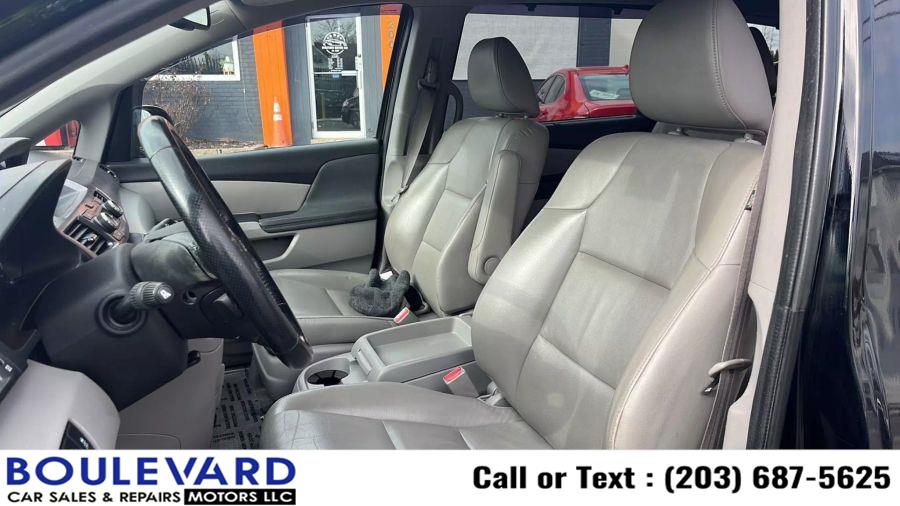 2015 Honda Odyssey Touring Minivan 4D photo