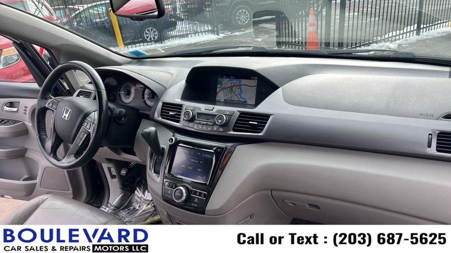2015 Honda Odyssey Touring Minivan 4D photo