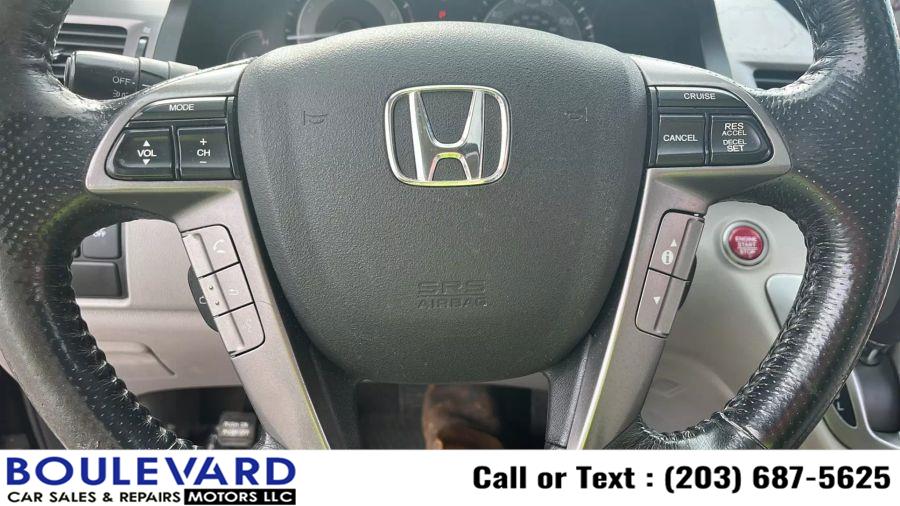 2015 Honda Odyssey Touring Minivan 4D photo