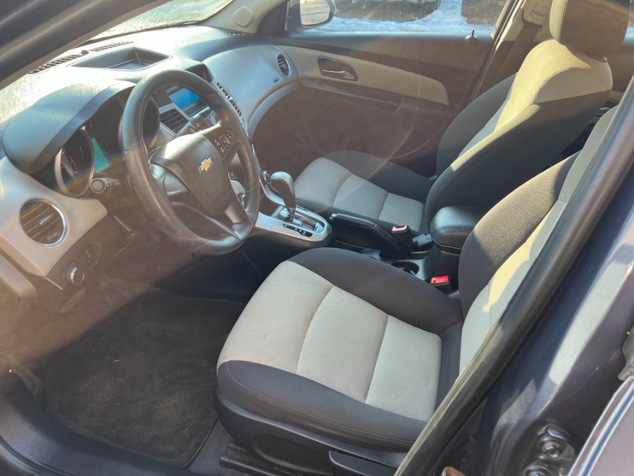 2014 Chevrolet Cruze LS Auto photo