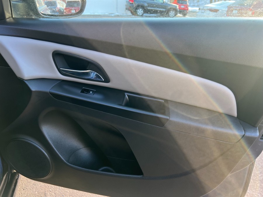 2014 Chevrolet Cruze LS Auto photo