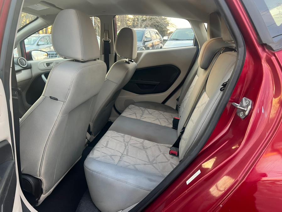 2013 Ford Fiesta SE photo